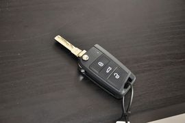 2015款大众高尔夫1.6L自动舒适型