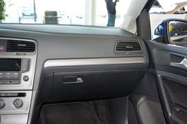 2015款大众高尔夫1.6L自动舒适型