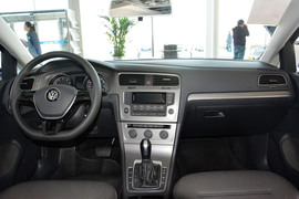 2015款大众高尔夫1.6L自动舒适型