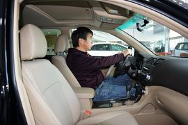 2012款丰田汉兰达2.7L两驱5座运动版