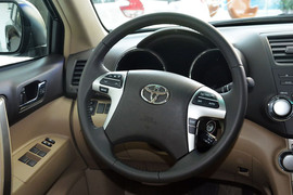 2012款丰田汉兰达2.7L两驱5座运动版