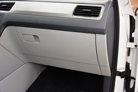 2015款斯柯达昕锐1.6L手动优选型
