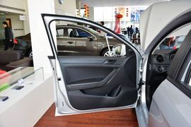 2015款大众捷达1.6L自动时尚型