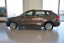2013款大众朗行1.6L手动舒适型