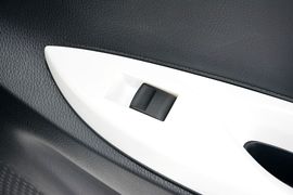 2015款丰田致炫1.5G手动炫动天窗特别版