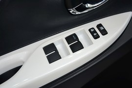 2015款丰田致炫1.5G手动炫动天窗特别版