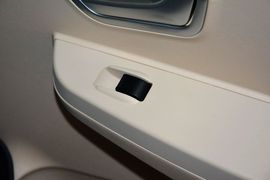 2013款风云2两厢1.5L手动锐意版