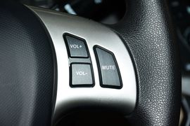 2013款风云2两厢1.5L手动锐意版