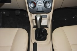 2013款风云2两厢1.5L手动锐意版