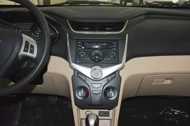 2013款风云2两厢1.5L手动锐意版