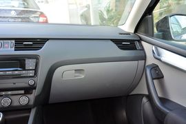 2015款斯柯达明锐1.6L手动逸致版