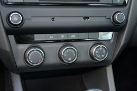 2015款斯柯达明锐1.6L手动逸致版