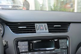 2015款斯柯达明锐1.6L手动逸致版