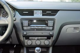 2015款斯柯达明锐1.6L手动逸致版