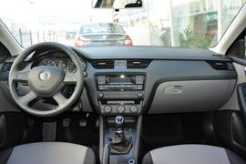 2015款斯柯达明锐1.6L手动逸致版