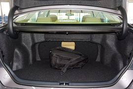 2015款丰田凯美瑞2.0G领先版到店实拍