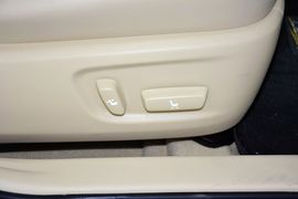 2015款丰田凯美瑞2.5G豪华导航版