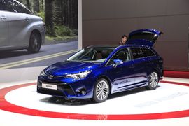 丰田AVENSIS