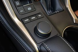 2015款雷克萨斯NX200