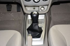 2012款长安悦翔V3