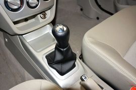 2012款长安悦翔V3