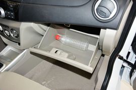2012款长安悦翔V3