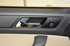 2015款斯柯达昕锐1.6L手动智选型
