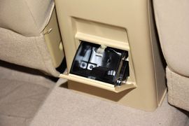 2015款绅宝D20三厢1.3L手动乐天版