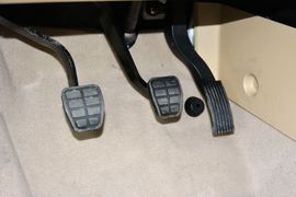 2015款绅宝D20三厢1.3L手动乐天版