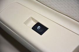 2015款绅宝D20三厢1.3L手动乐天版