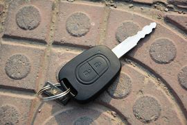 2015款绅宝D20三厢1.3L手动乐天版