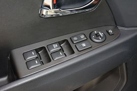 2015款起亚智跑2.0L自动两驱版GLS