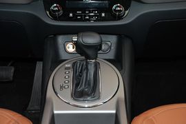 2015款起亚智跑2.0L自动两驱版GLS