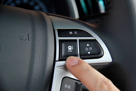 2015款比亚迪速锐外出试驾