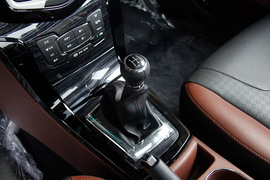 2015款比亚迪速锐外出试驾