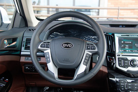 2015款比亚迪速锐外出试驾