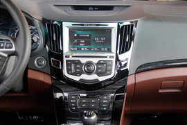 2015款比亚迪速锐外出试驾