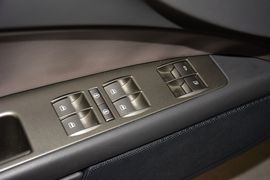 2012款大众辉腾3.6L尊享定制型