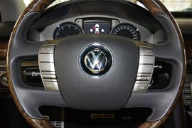 2012款大众辉腾3.6L尊享定制型