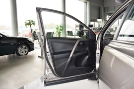2015款丰田RAV4