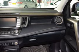 2015款丰田RAV4