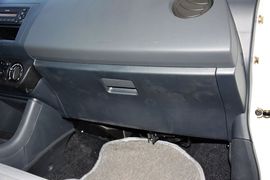 2014款铃木雨燕1.3L手动标准型