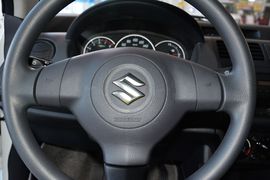 2014款铃木雨燕1.3L手动标准型