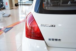 2014款铃木雨燕1.3L手动标准型