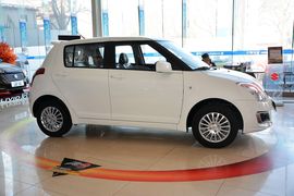 2014款铃木雨燕1.3L手动标准型