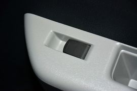 2013款铃木奥拓1.0L手动豪华型