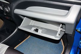 2013款铃木奥拓1.0L手动豪华型