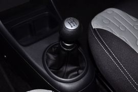 2013款铃木奥拓1.0L手动豪华型