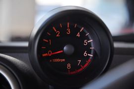 2013款铃木奥拓1.0L手动豪华型