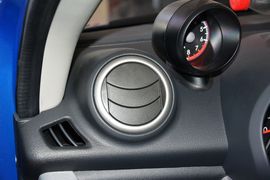 2013款铃木奥拓1.0L手动豪华型